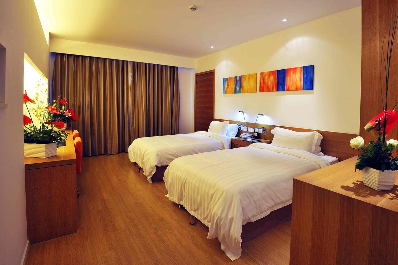 Wisdom Hotel Shanghai Exterior photo